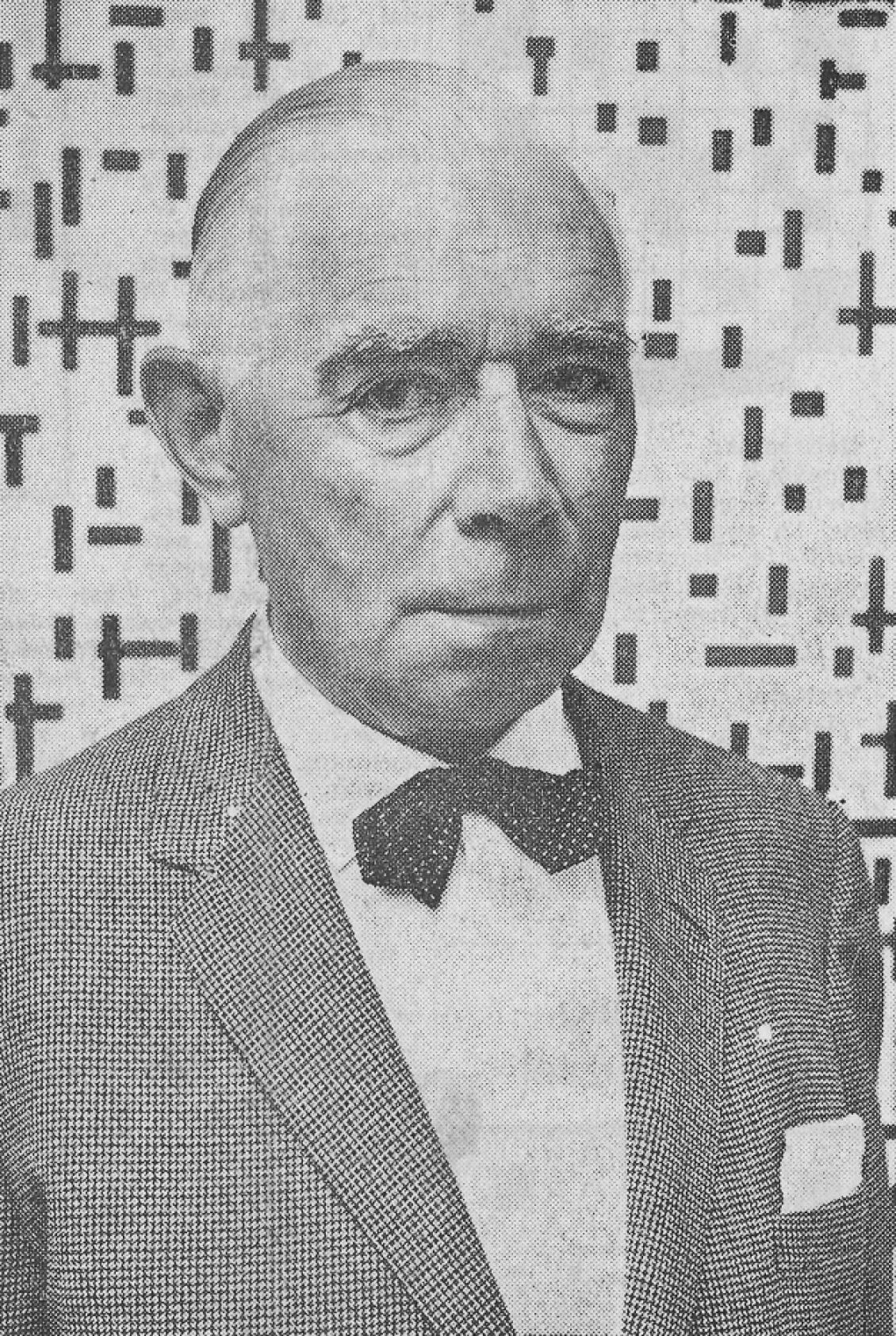 Hammacher at Rijksmuseum Kröller-Müller in front of Composition in line (1917) by Piet Mondriaan, 1962
