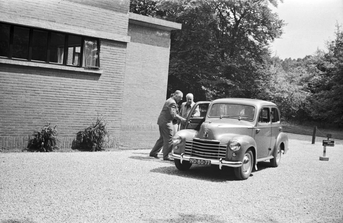 Bezoek Henry van de Velde aan Otterlo, 1953