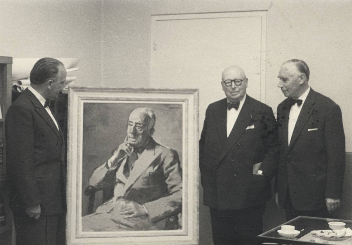 Gathering about the portrait of Henry van de Velde (1943) by Opsomer with Reinink, Opsomer and Hammacher, July 1957