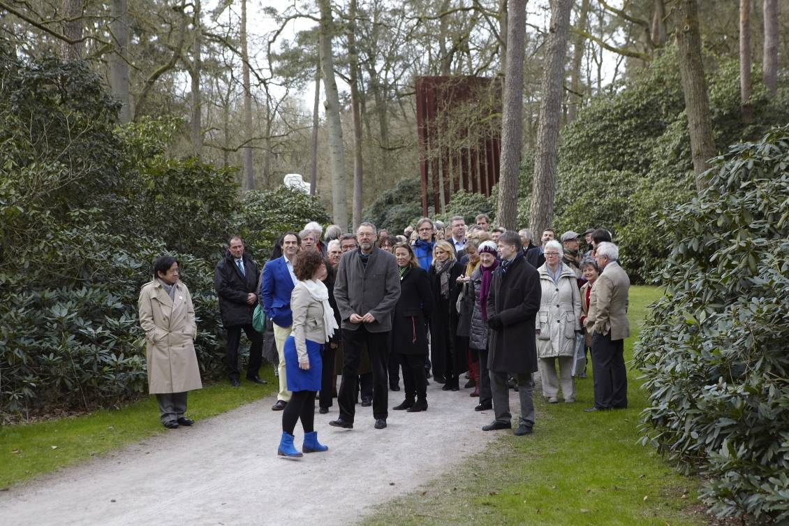 Evert van Straaten wordt verrast door het personeel, 31 maart 2012