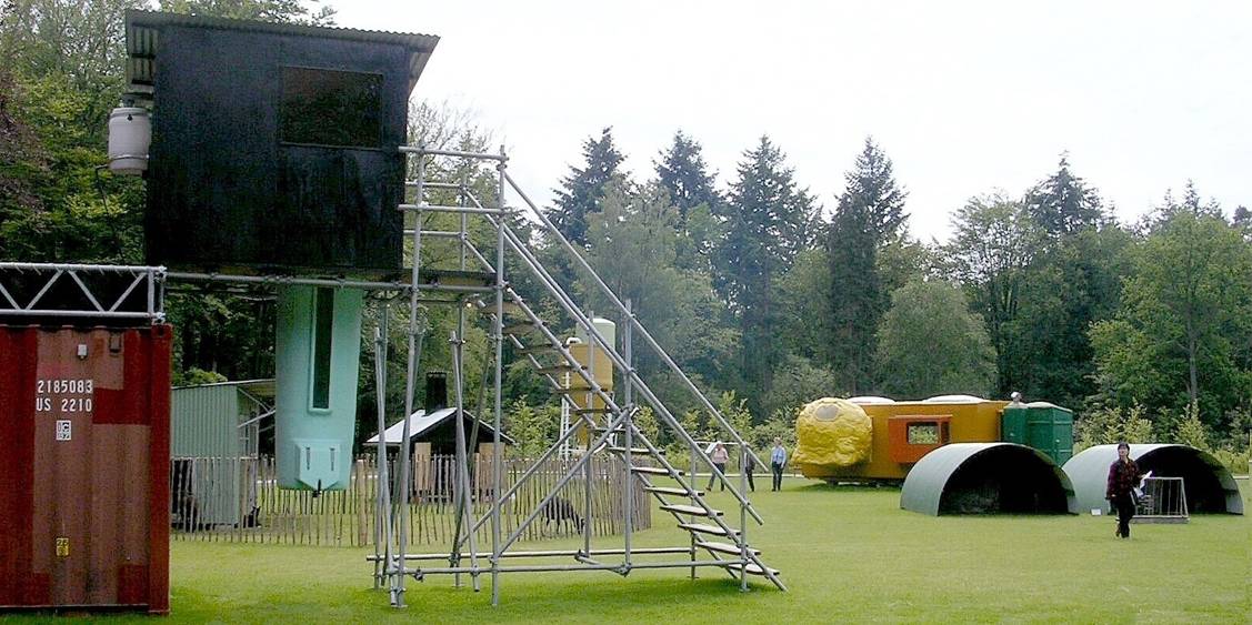 Tentoonstellingsoverzicht 'Happy Forest', 2005
