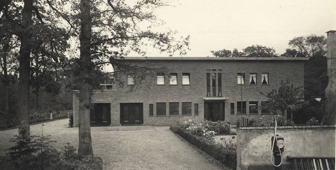 Groot Haesbroek designed by Henry van de Velde, 1930-31 driveway with gas pump