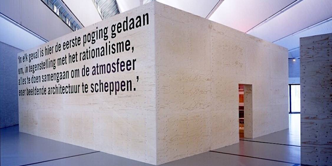 Tentoonstellingsoverzicht 'Theo van Doesburg: schilder, dichter, architect', 2000