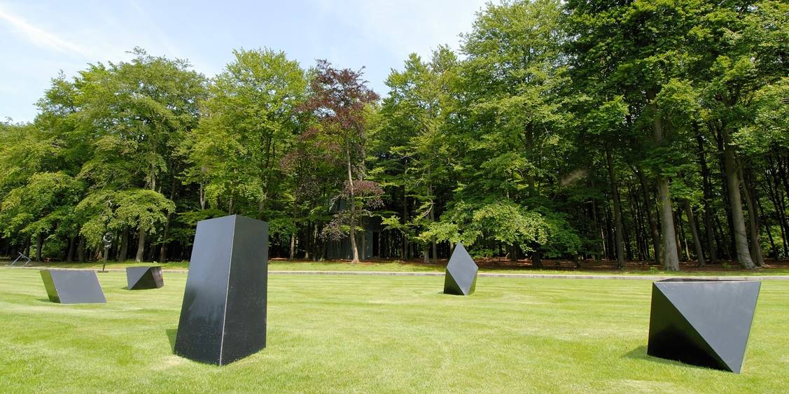 Tentoonstellingsoverzicht 'Verlangen naar de tuin – beelden uit het depot', 2007